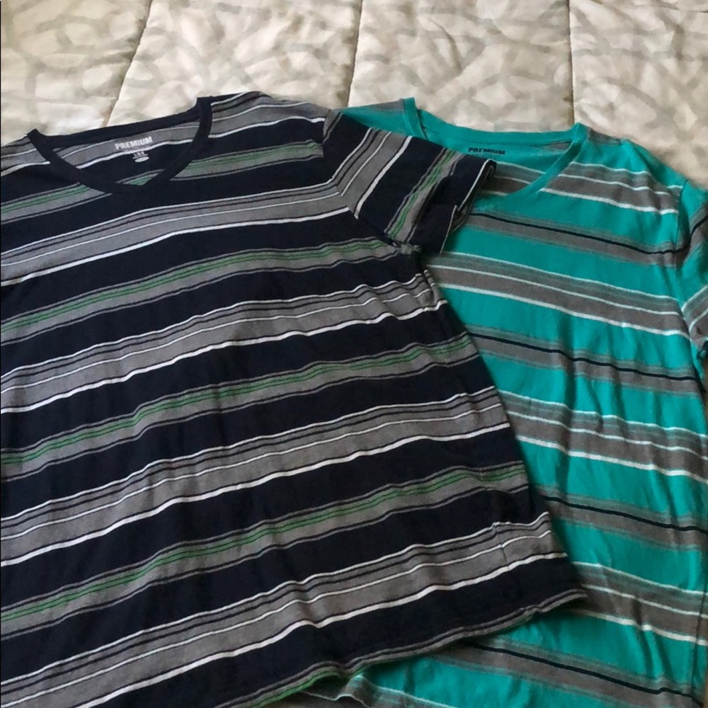 Lot of 2 Men’s Old Navy Premium V Necks, sz Large